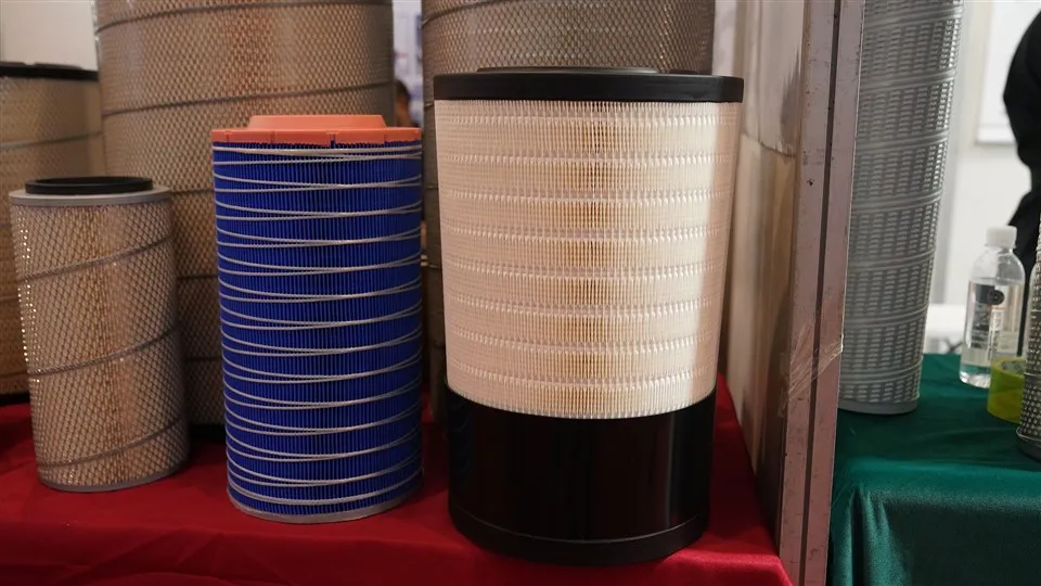 Важкий вантажний автомобіль повітряний фільтр металеві запчастин обладнання P 628203 11 K 9-21320 11 K9-21310 Новий користувальниць